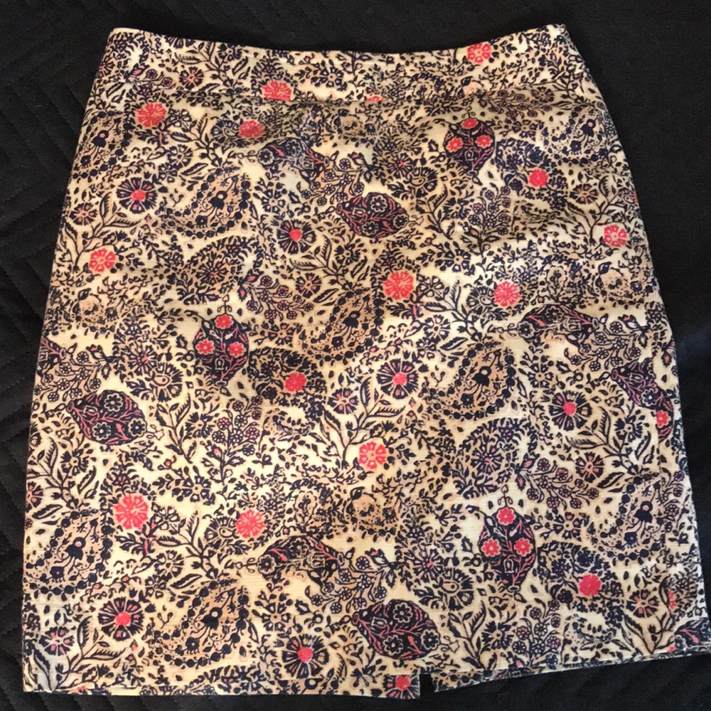 Ann Taylor cream paisley pencil skirt